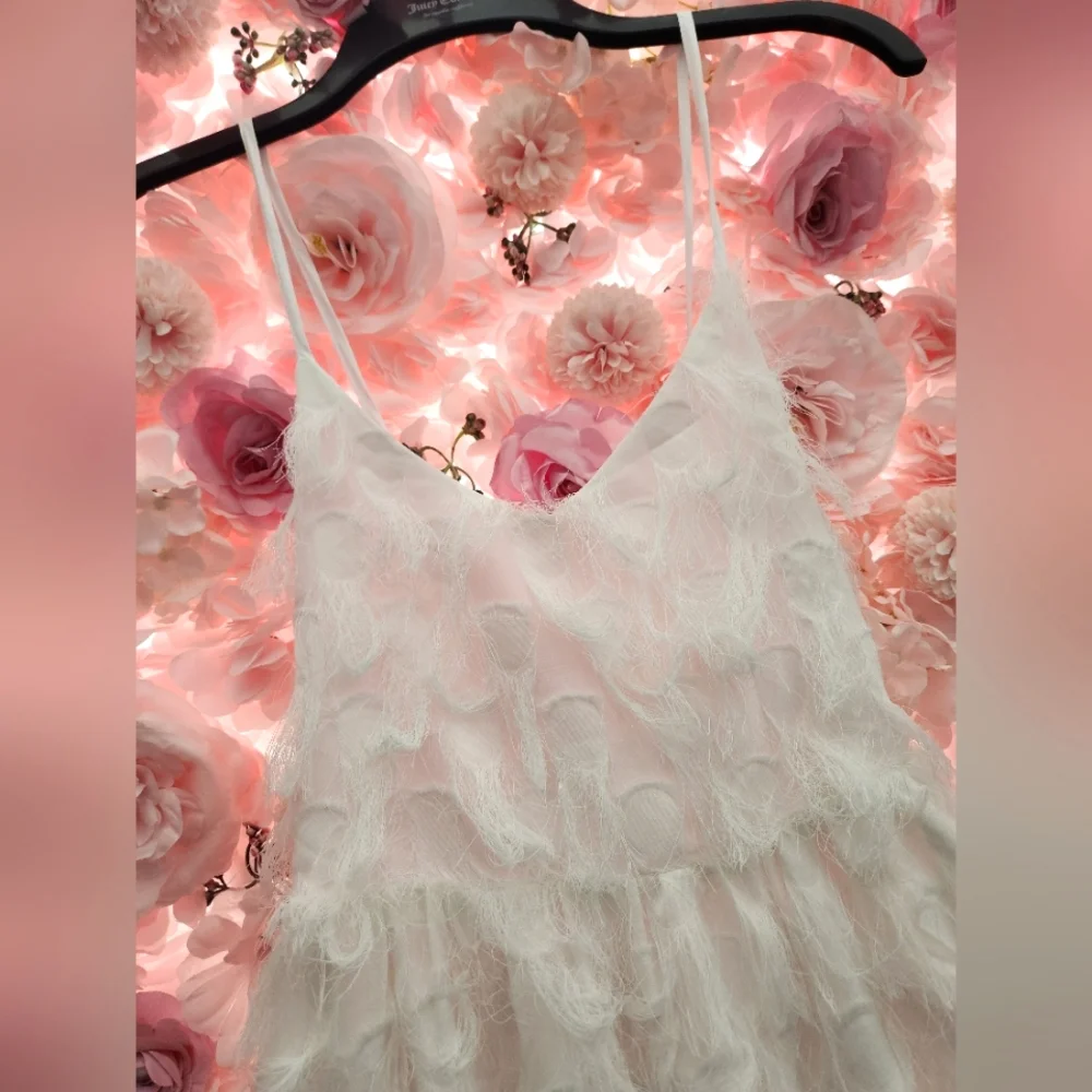 Elegant White Fringe Dress - Picture 4 of 4